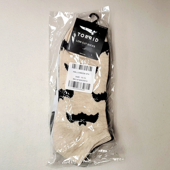 ❤️NWT TORRID WIDE WITH 5 PAIRS HALLOWEEN SHORTIE SOCKS - SKULLS BATS GHOSTS - Picture 6 of 10